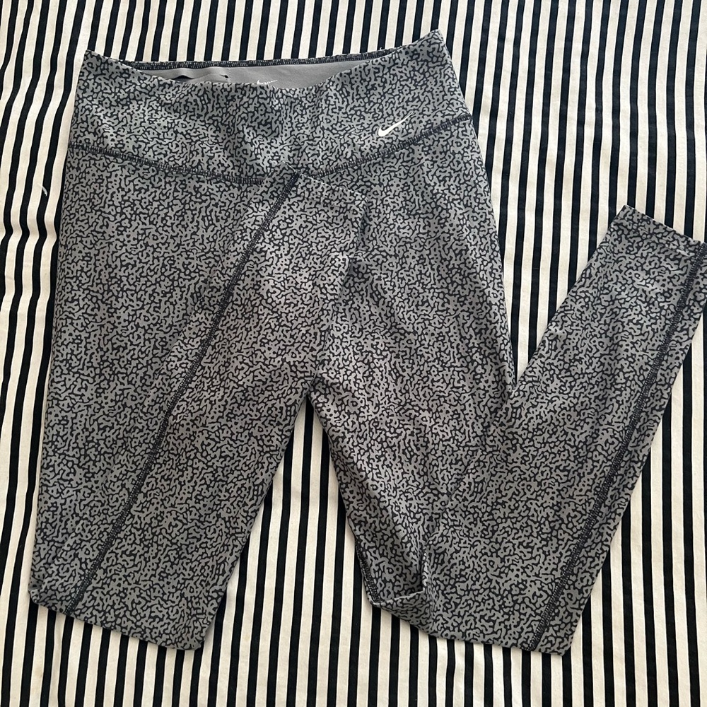 Nike Legend 2.0 leopard print leggings